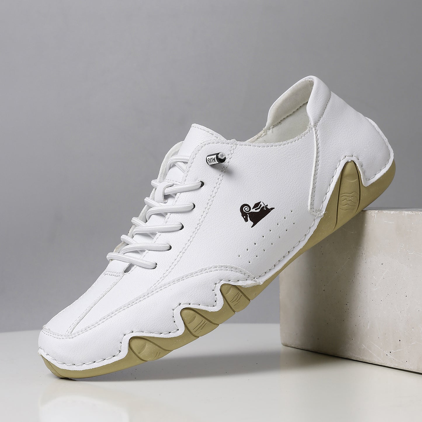 Styliska och Komfortabla Laced Sneakers